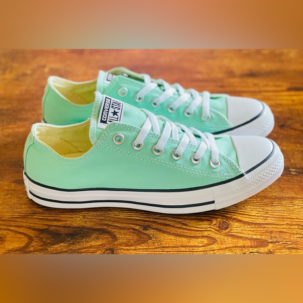 Converse chuck Taylor all star new in original box